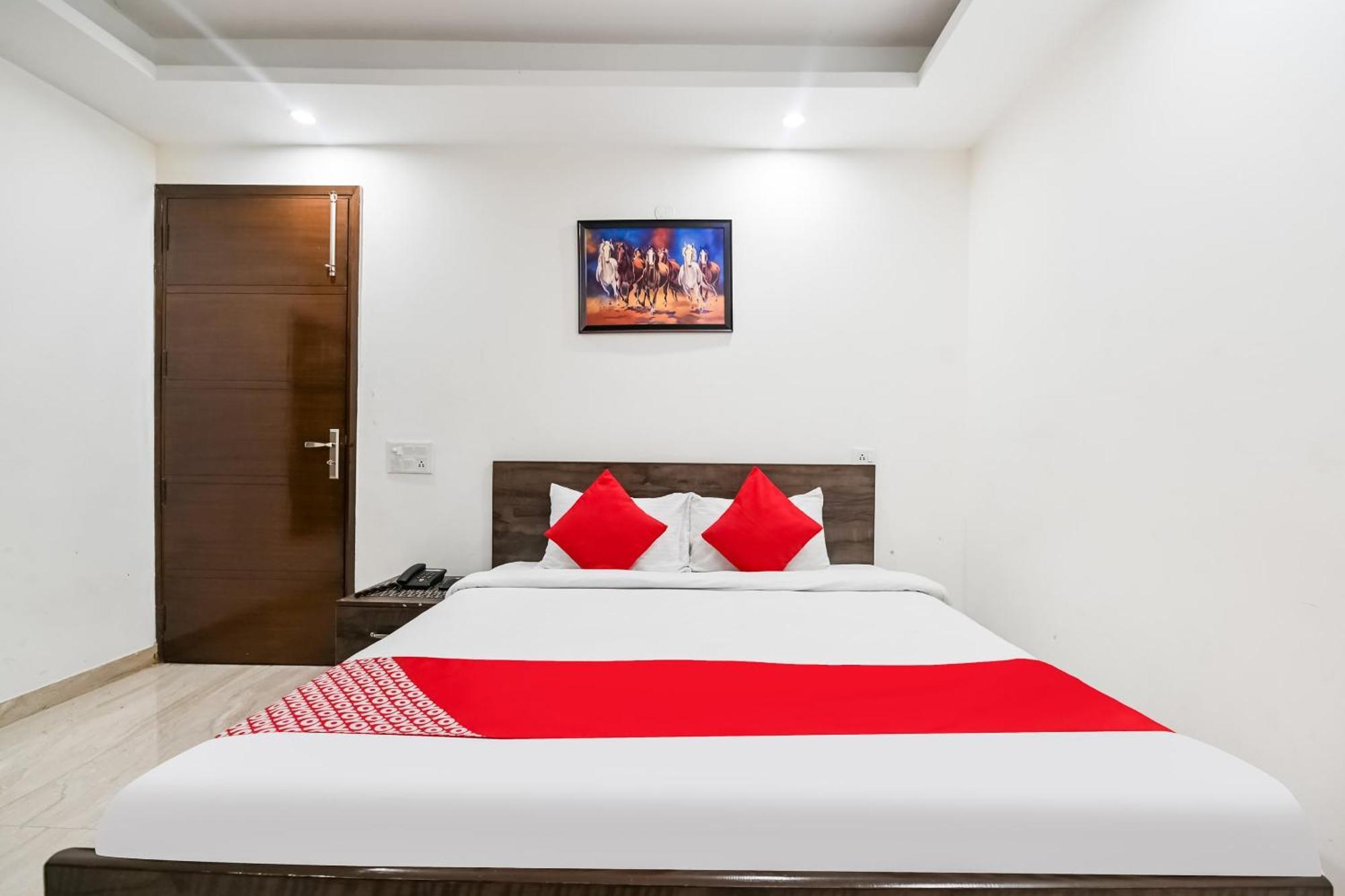 Hotel O Premium Rooms Chhatarpur New Delhi Eksteriør billede