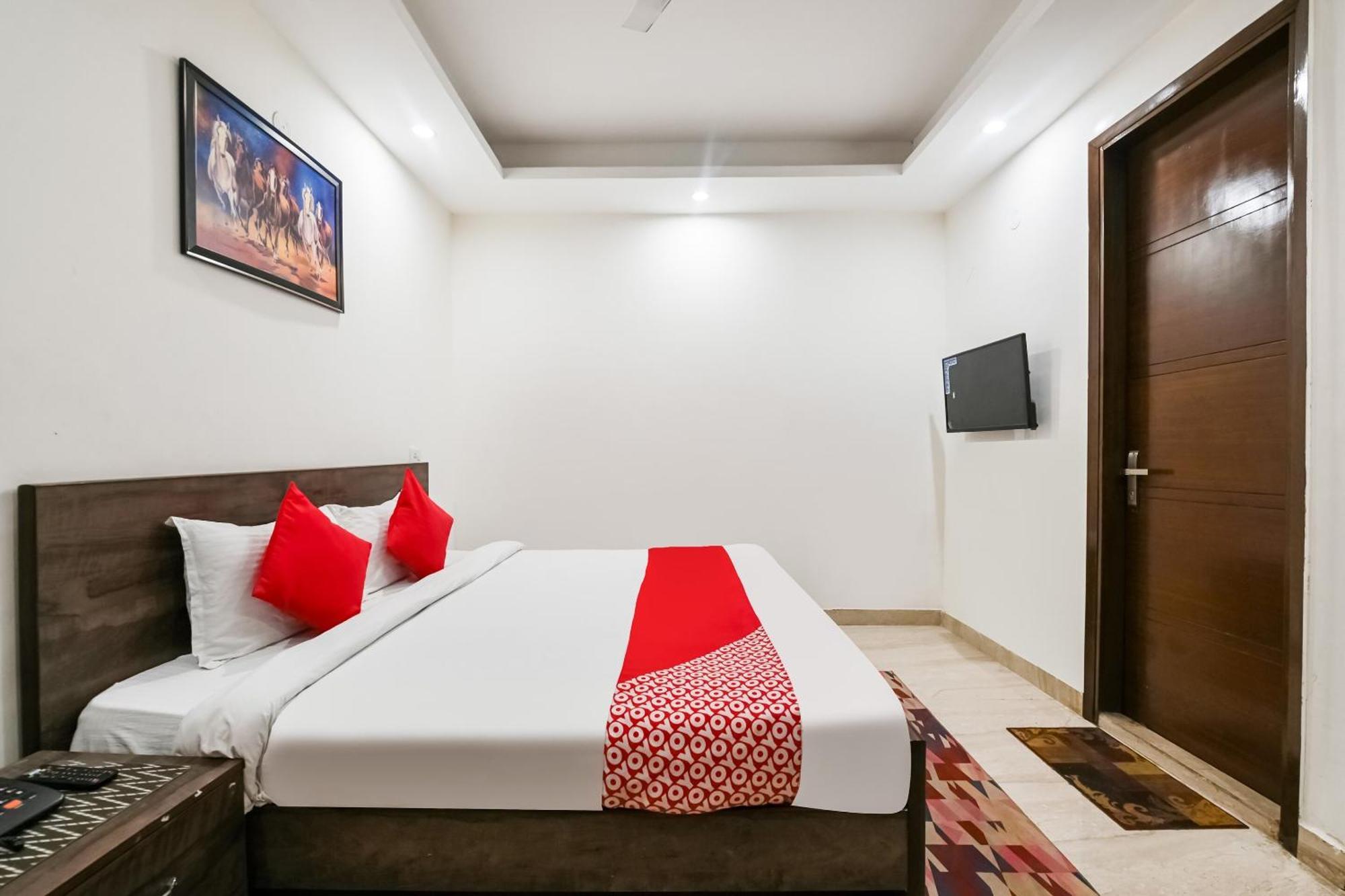 Hotel O Premium Rooms Chhatarpur New Delhi Eksteriør billede